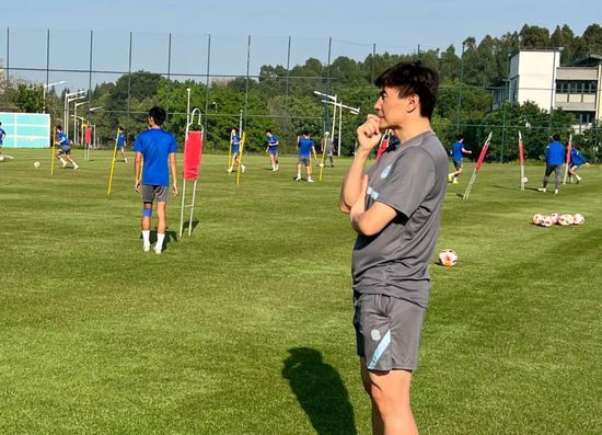 我和漂亮邻居疯狂做爰韩剧